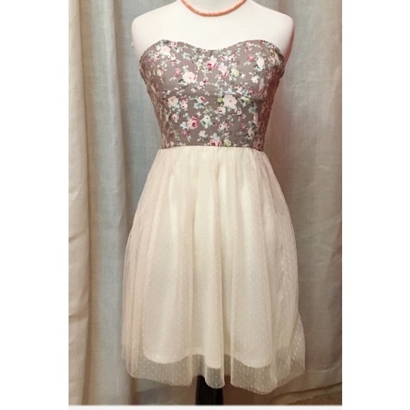 Dresses & Skirts - Strapless Floral Bodice & Lace Skirt Dress